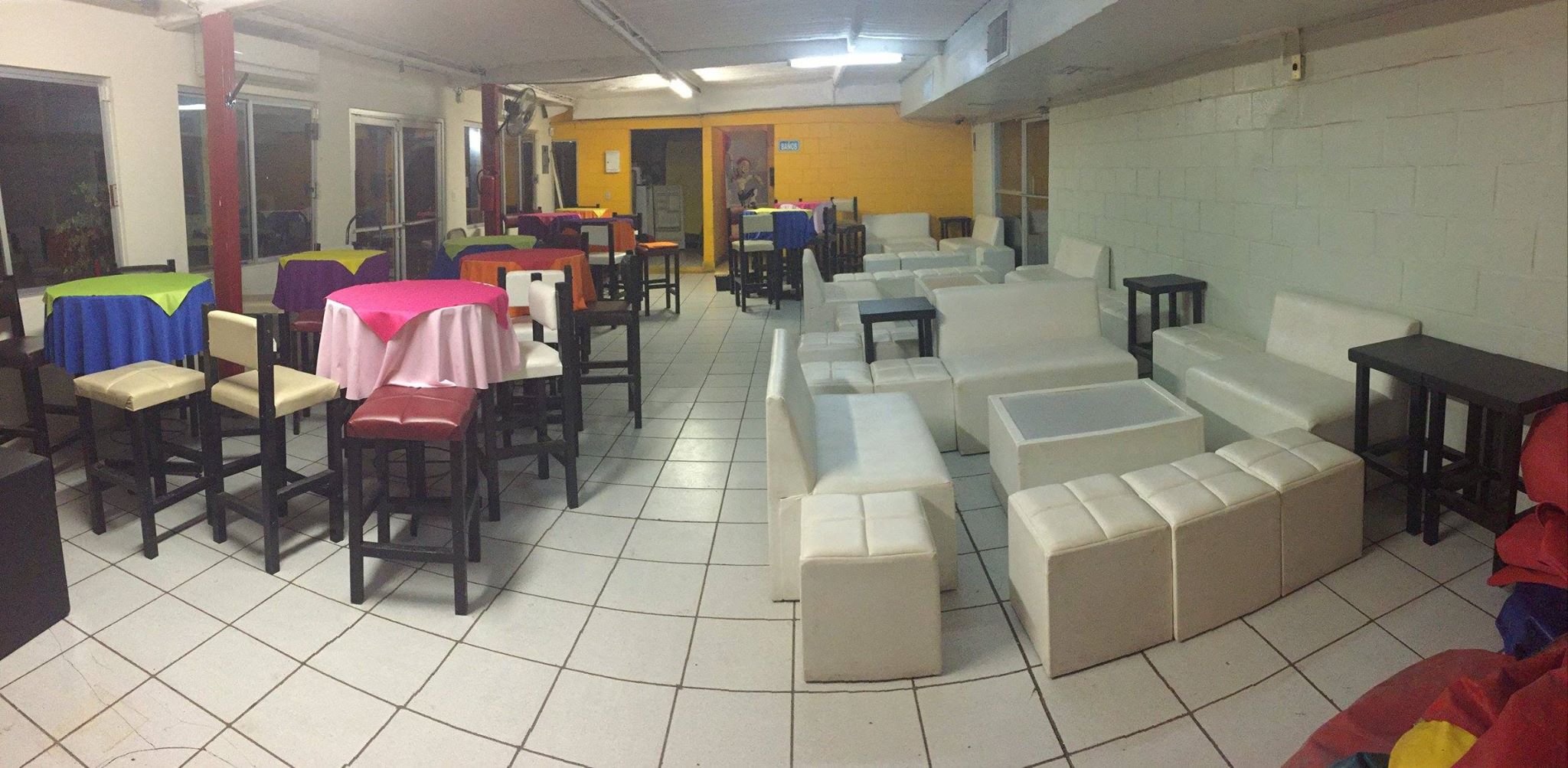 AREA DE MESAS REFRIGERADA